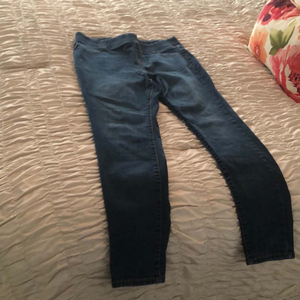 Old Navy Rock Star Built In Sculpt Pull On Jeans